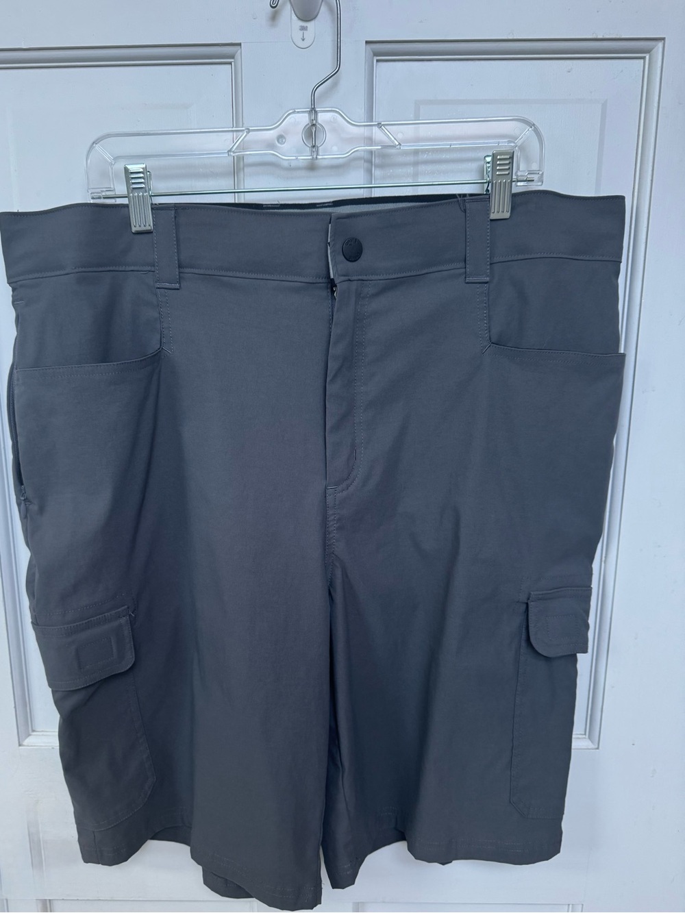 Orvis Men's Gray Cargo Shorts with Side Pockets